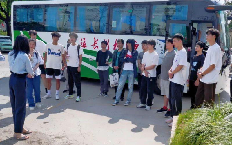 讓師生見證設(shè)計、制造全過程—— 杭州電子科技大學(xué)與華育開展校企合作